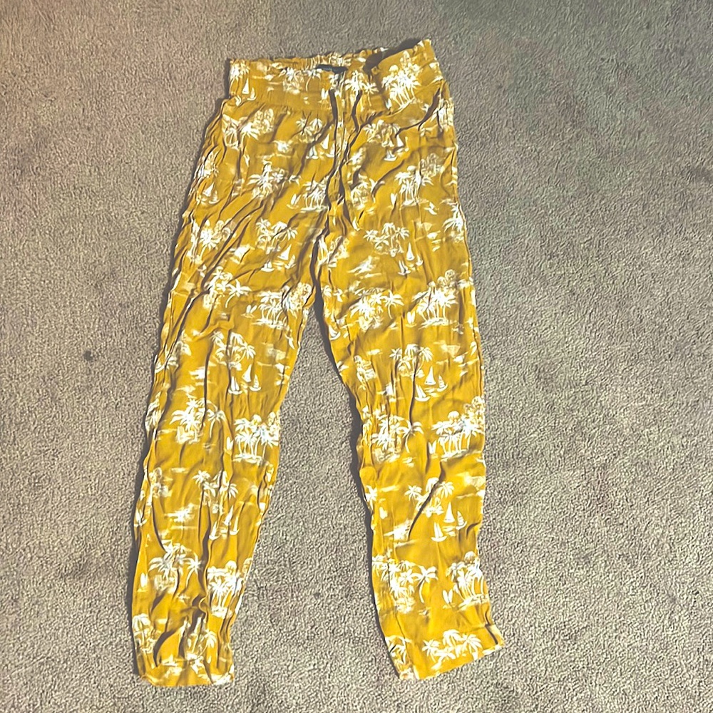 Abercrombie & Fitch casual pants.
